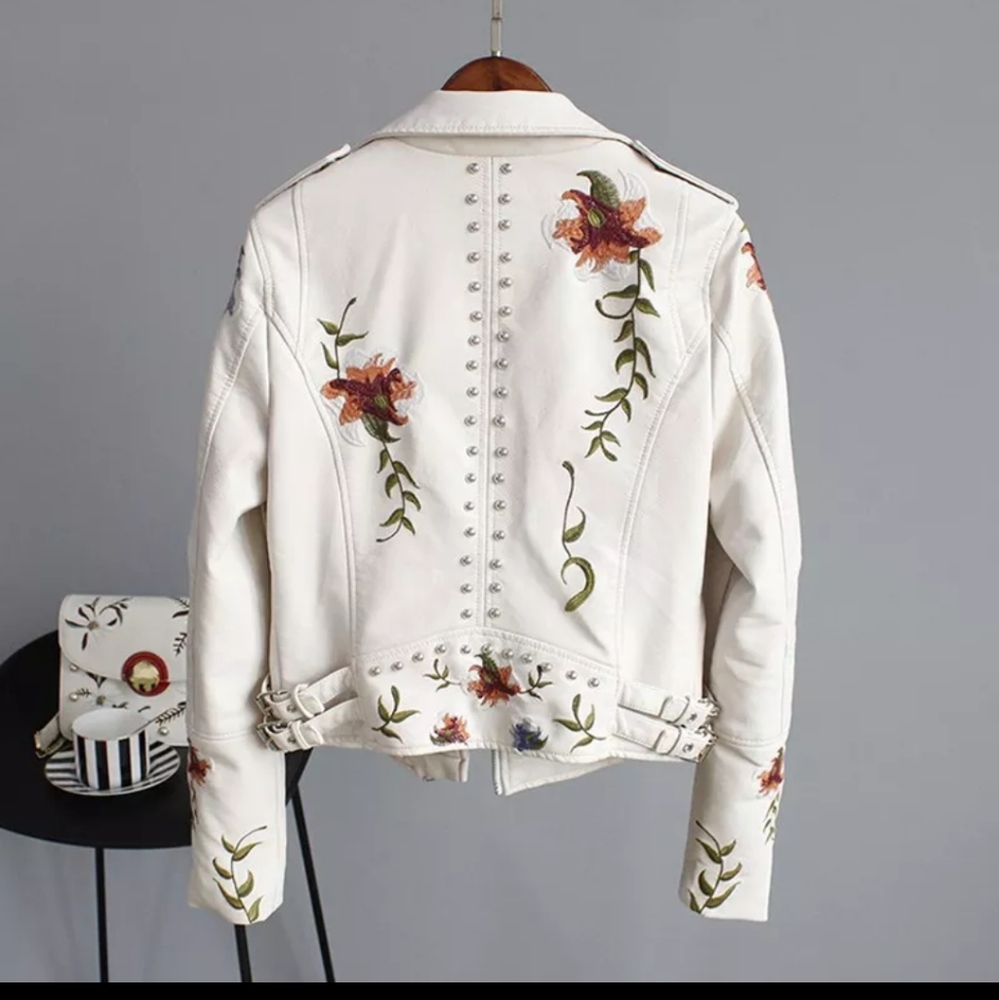 π¦SOLD π¦NWT Embroidered White Jacket Vegan Leather. 12-14 - Picture 13 of 15